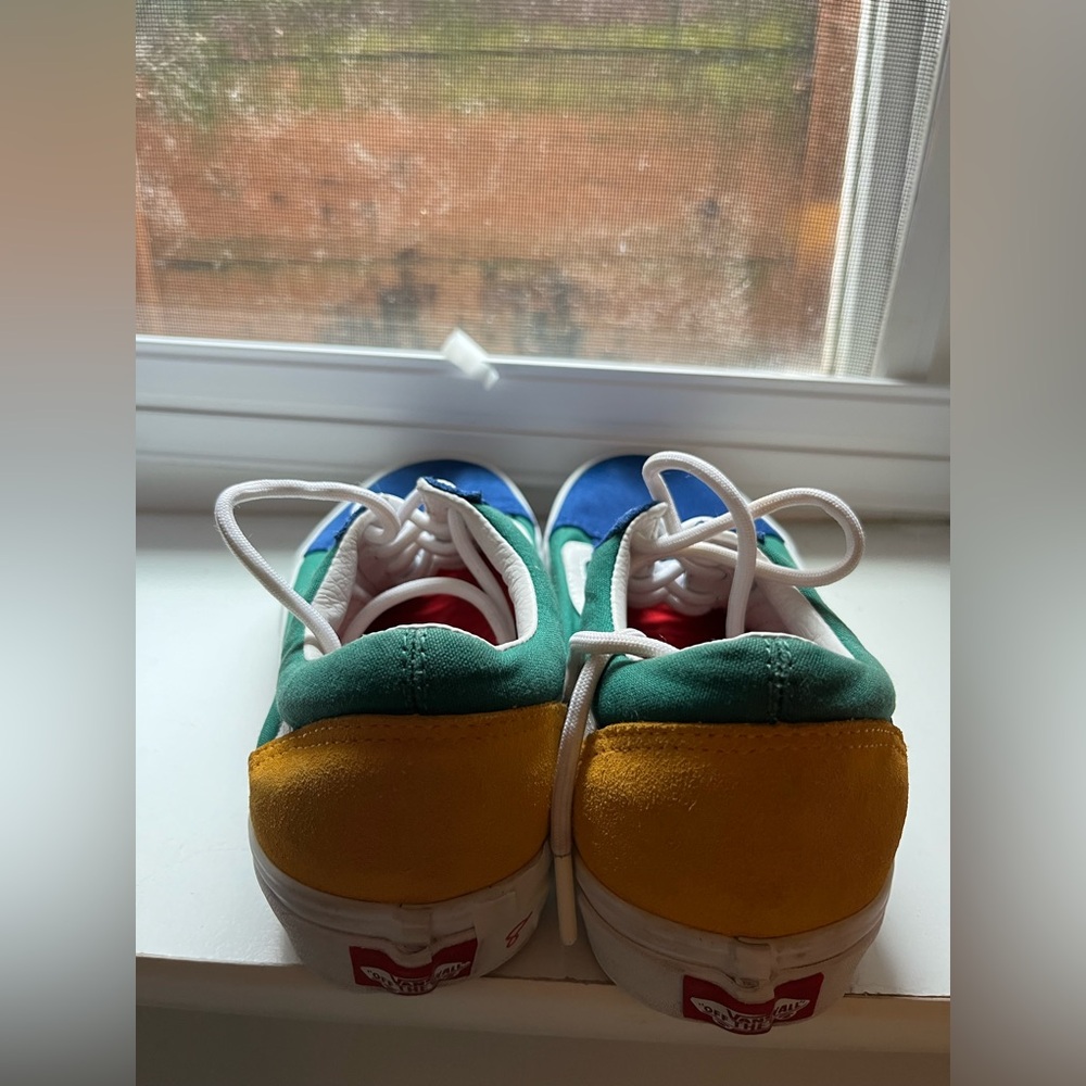 Vans - Picture 3 of 4